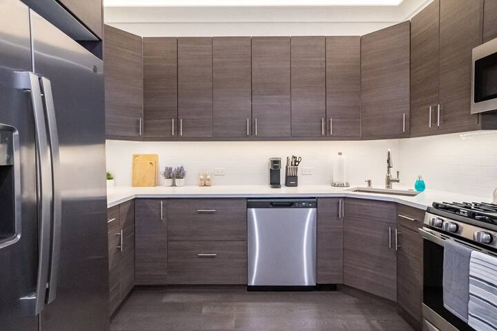 Gold Coast Pristine 3BD|2BR| Patio |Parking| Beach gallery image 5