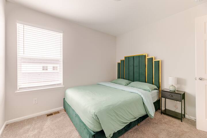 Luxury Retreat Near Gaylord and Denver Airport! gallery image 5