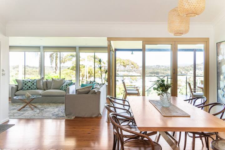 Newly renovated 4 bedroom home- Pittwater views gallery image 4
