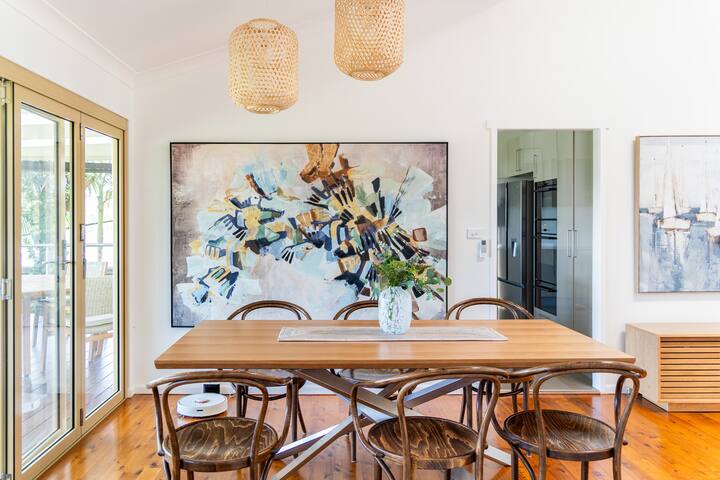 Newly renovated 4 bedroom home- Pittwater views gallery image 2