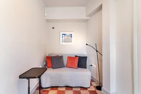 Successful Airbnb property: AVLI 2 – Vintage Courtyard House by Acropolis in Περιφερειακή Ενότητα Κεντρικού Τομέα Αθηνών