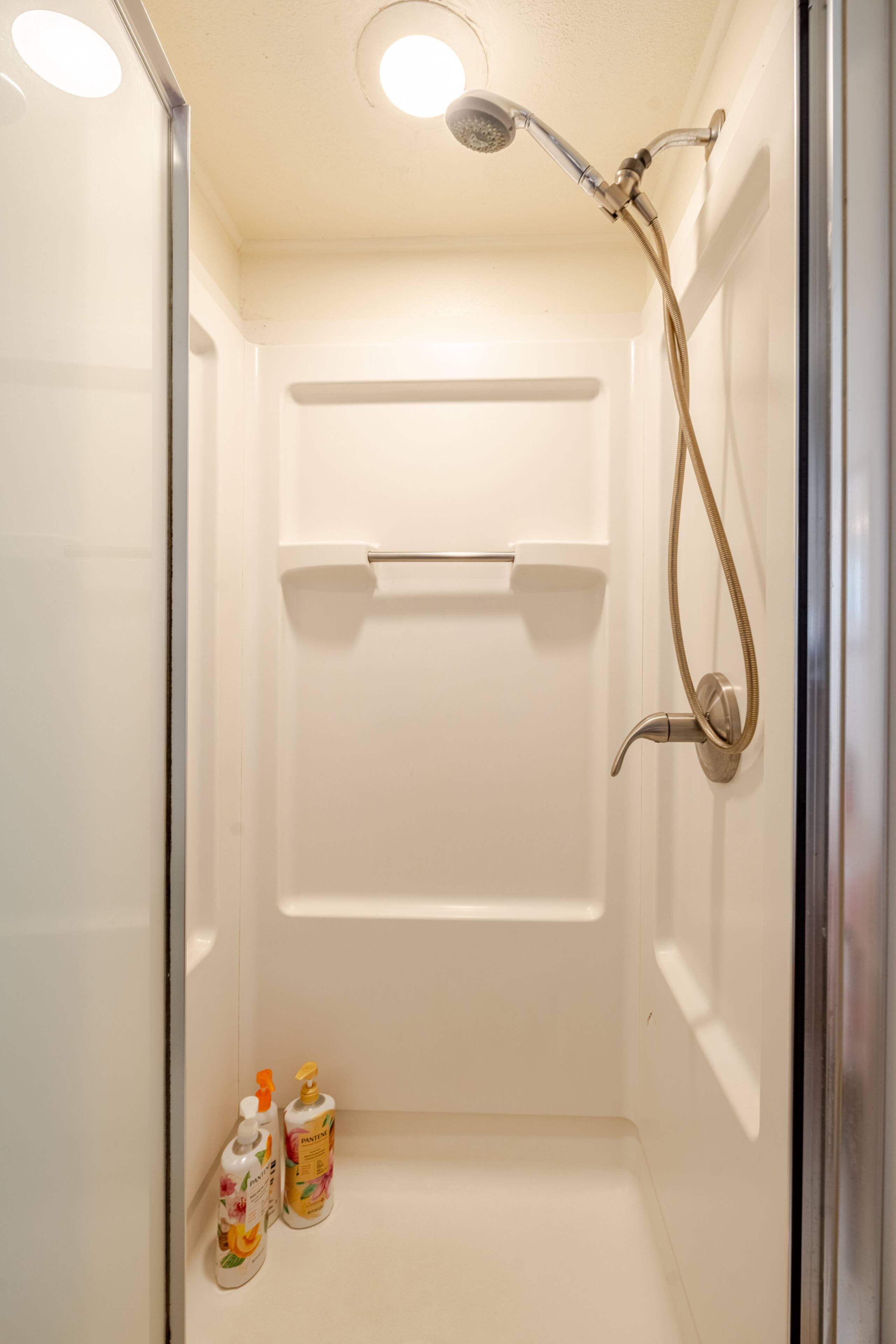Home in Waimea · ★4.96 · 2 bedrooms · 2 beds · 1 bath - Image 17