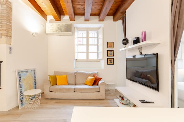 Design Studio In The Historic District Duomo - Cagliari