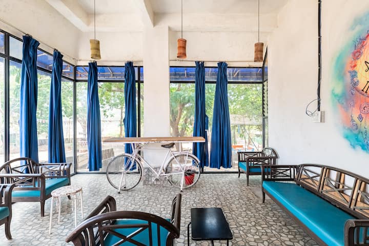 4bhk Bohemian Stylevilla With Mountain View & Pool - Karjat