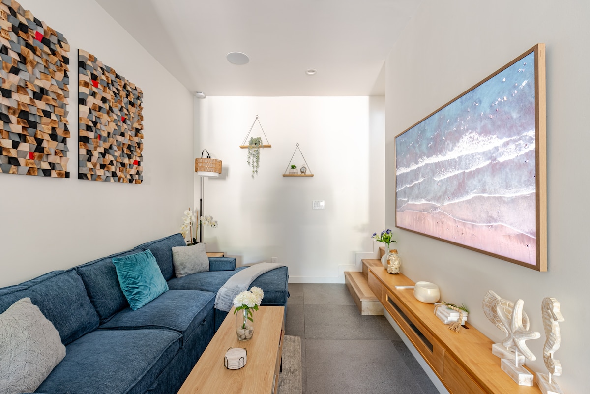 Top Airbnb: The Heart of Hollywood *Newly Built w/ Hot Tub* in East Hollywood