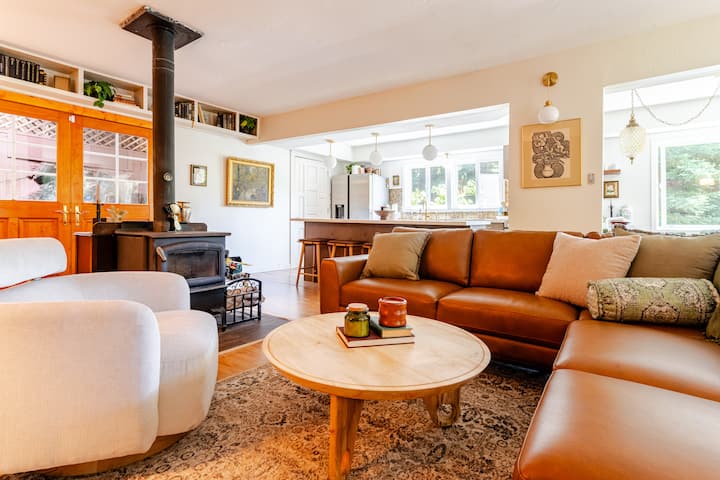 Evergreen Escape | Hiking, Beach, Hottub, Gameroom - Davenport, CA