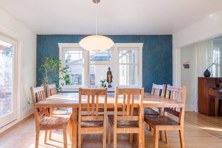 Sunny Family Home in Heart of Kits gallery image 3