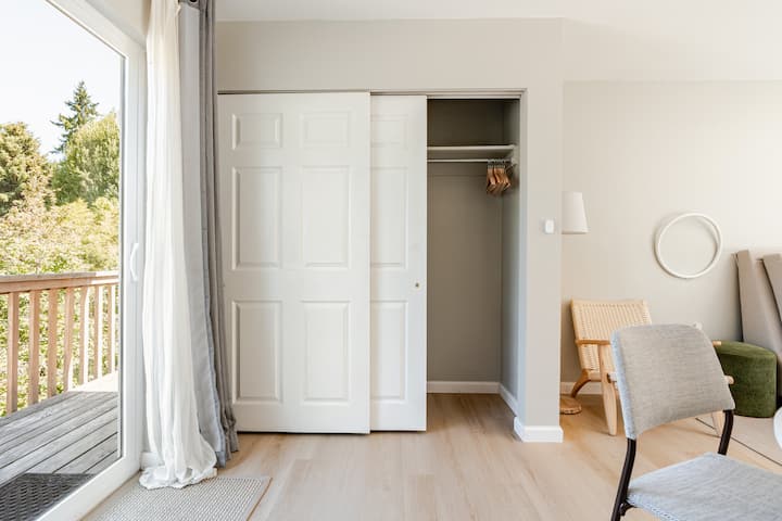 Cozy And Spacious Studio - Edmonds, WA