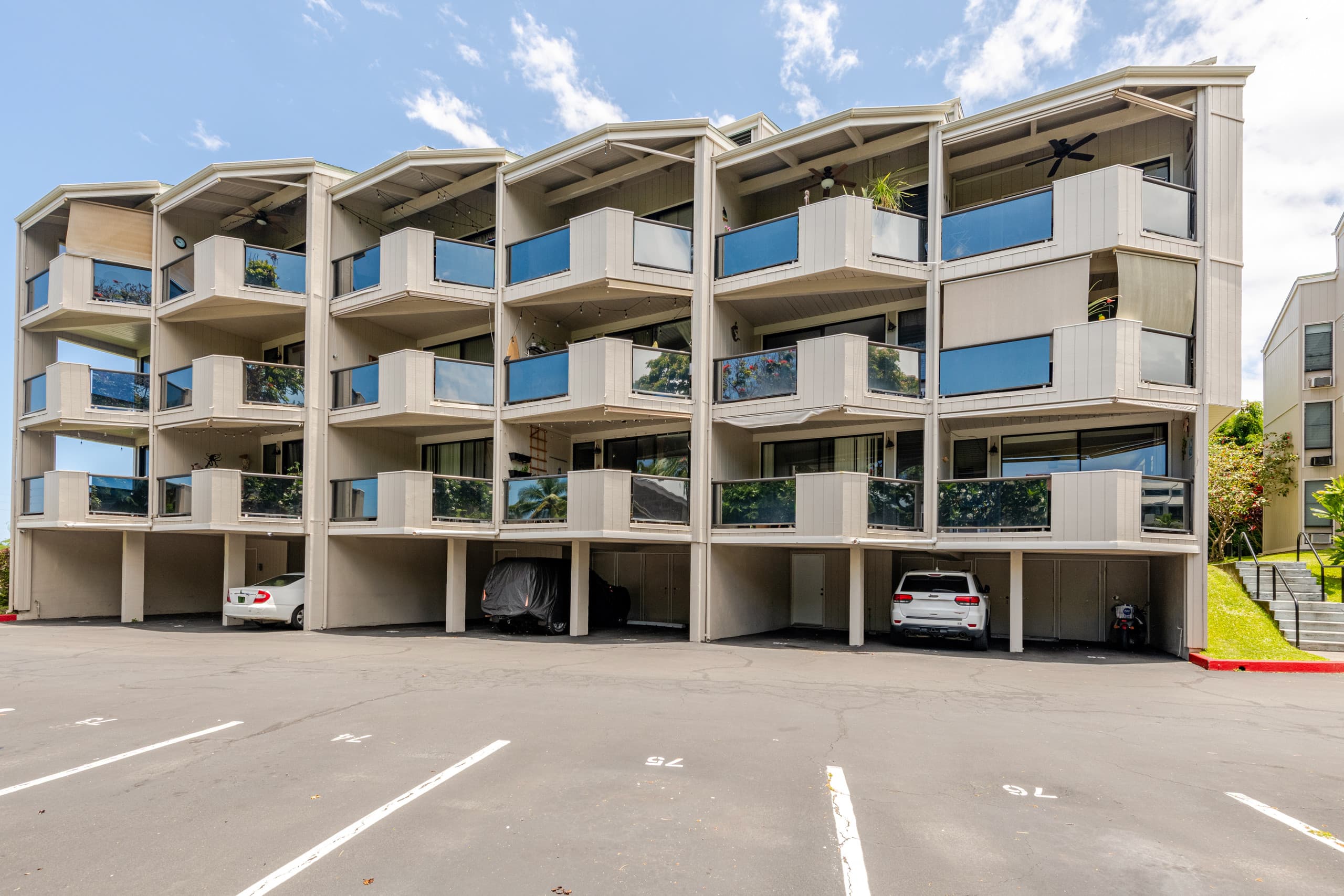 Great Location, In Town, Modern and Clean - Image 34