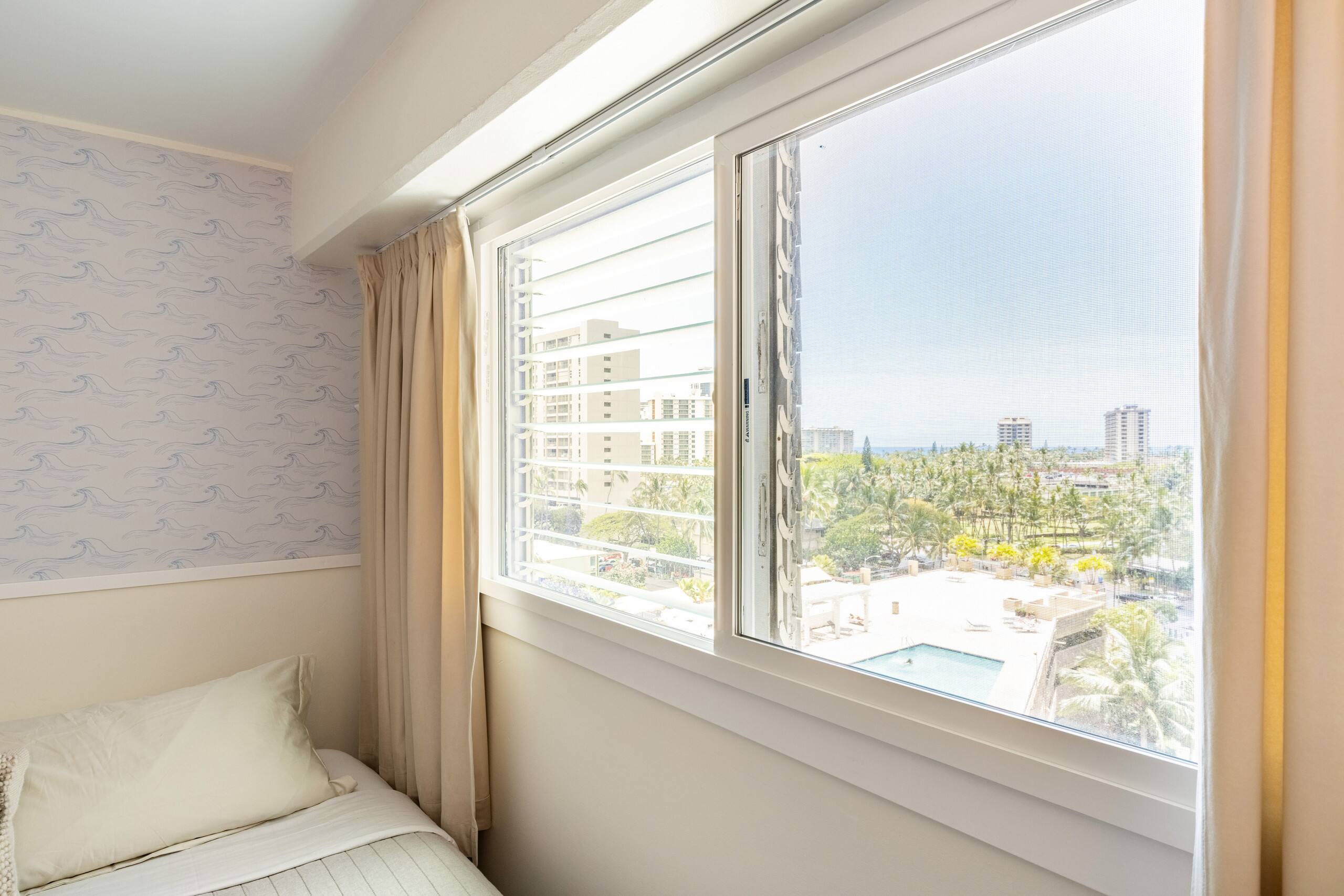 Aloha  Breeze Cozy  2brd Waikiki Parking View - Image 21