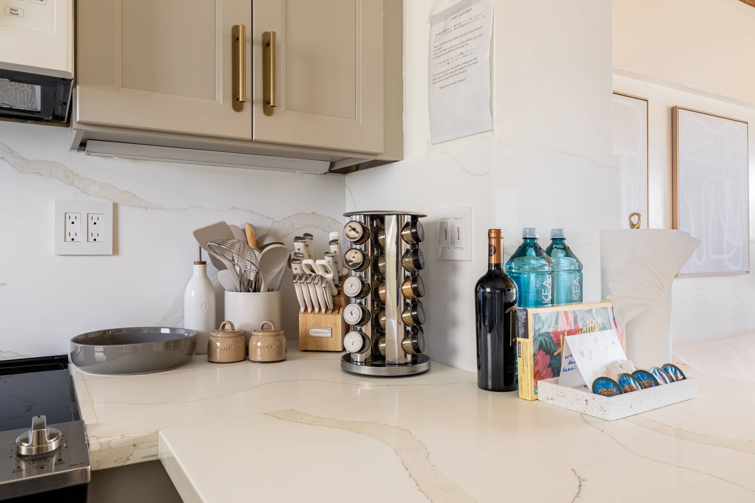 Aloha  Breeze Cozy  2brd Waikiki Parking View - Image 7