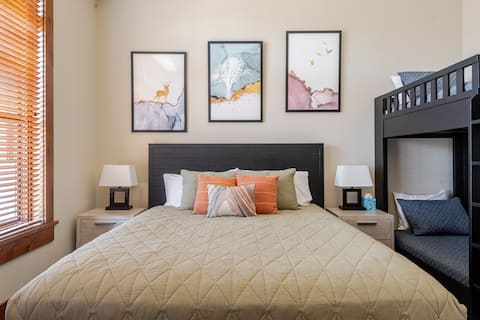 Popular Airbnb listing: Family Friendly Penthouse-Northstar-Organic linen in Tahoe Vista