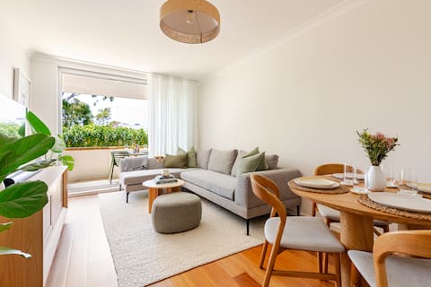 Top performing Airbnb: Stylish & perfectly located Bondi Beach hideaway in Bondi