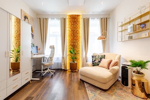 Top Airbnb: Old building charm near Vorgartenmarkt in Leopoldstadt