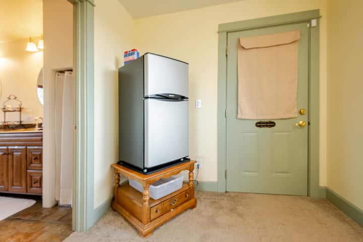 Mountain View Suite Near Smith Rock + Airport - Redmond, OR