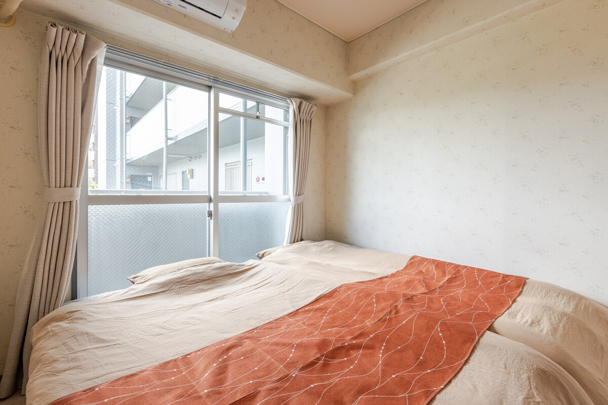 1 semi-dubbel
1 eenpersoonskamer
Er kunnen in totaal 3 personen verblijven.