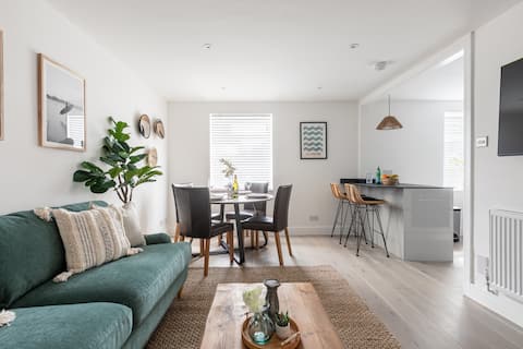 Stylish apartment private parking