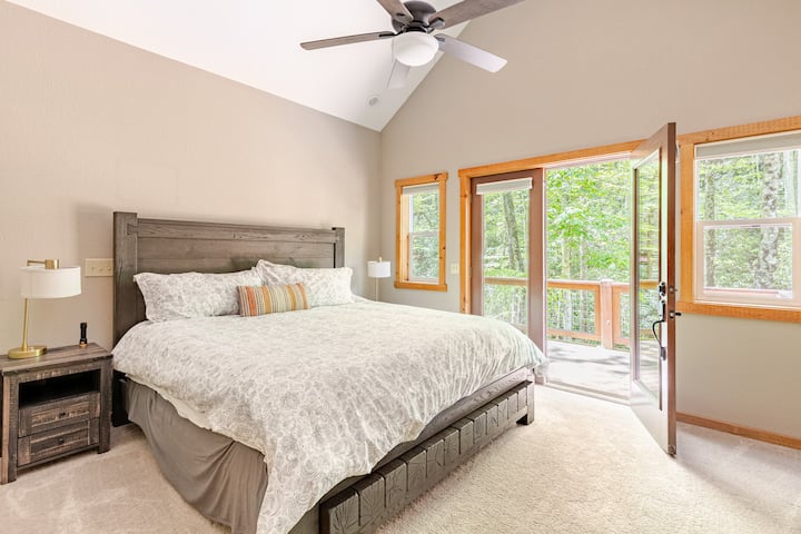 King bedroom on 3rd floor with private balcony, blackout shades, Samsung smart TV and en-suite bathroom.