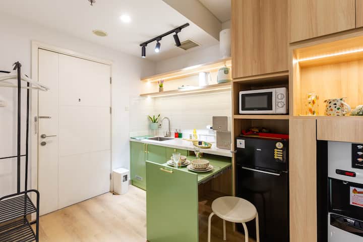 Cozy Greenstudio With Balcony Smart Tv Wiim Lego - Bandung