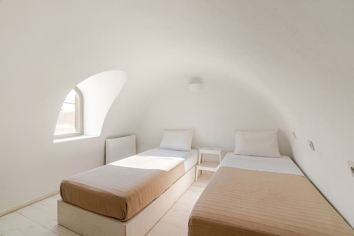 Druga spavaća soba u otvorenom potkrovlju iznad dnevnog boravka