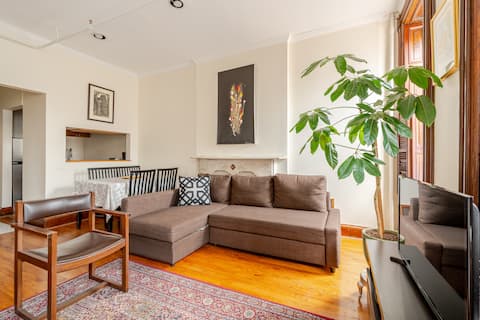 Popular Airbnb listing: Spacious rooms in a town house in Harlem (North)
