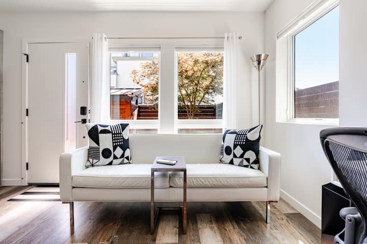 Quiet, Modern Ballard Stay | 15 Min. To Stadiums - Seattle, WA