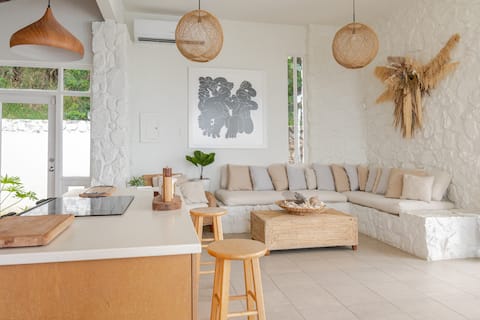 Top Airbnb: Casa Piedra: Oceanfront House. in Puerto Rico