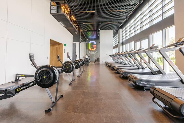 Urban Luxury Oasis: 2BR/2BTH w/ Heated Pool & Gym gallery image 5