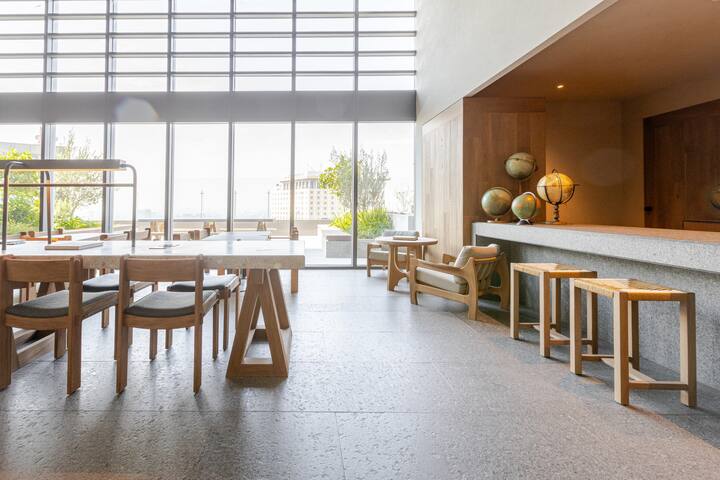 Urban Luxury Oasis: 2BR/2BTH w/ Heated Pool & Gym gallery image 3