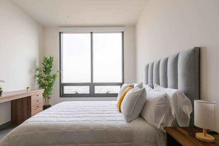 Urban Luxury Oasis: 2BR/2BTH w/ Heated Pool & Gym gallery image 2