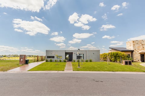Cozy house with lake view