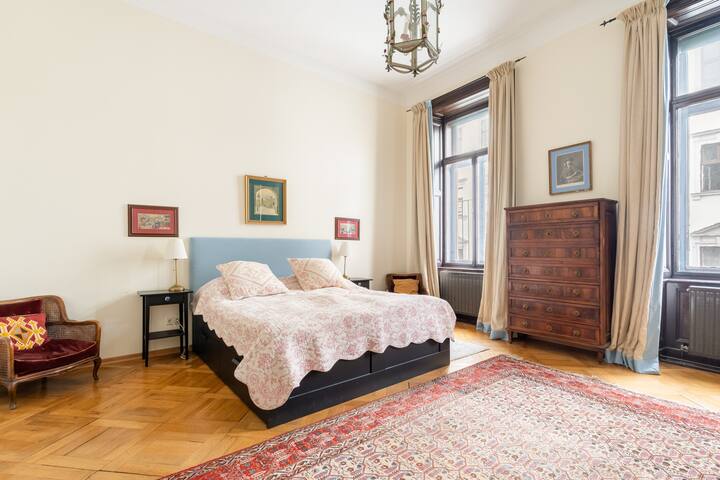 Former Imperial Palace Turned Condo gallery image 5