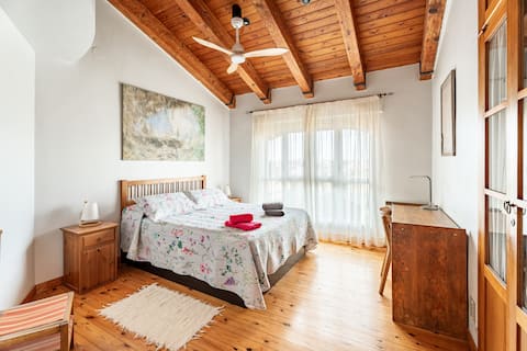 Torre Carmen. 10 minutes' walk from the Plaza and Cathedral