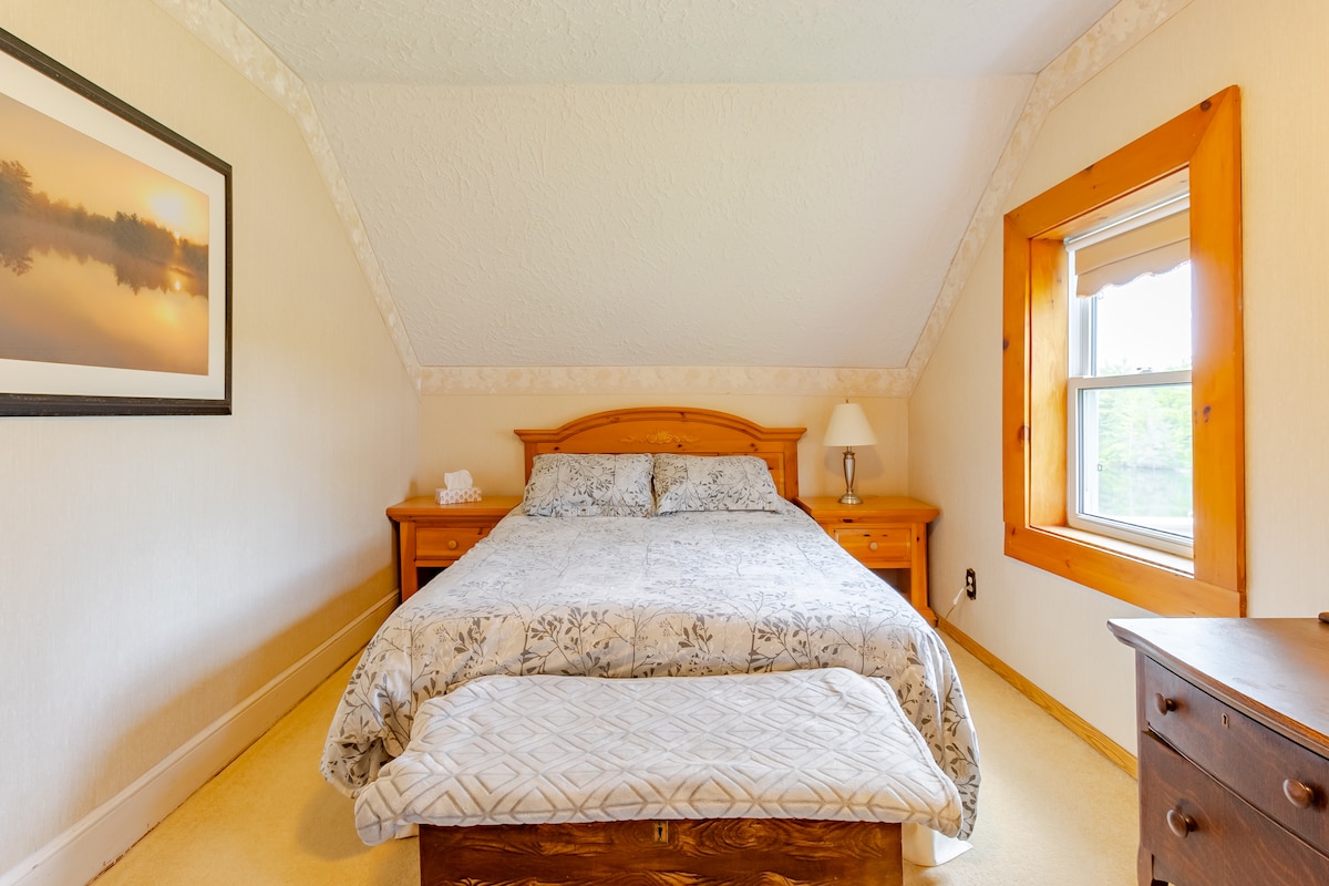 Dhomë gjumi 3 me një krevat dopio "queen" 