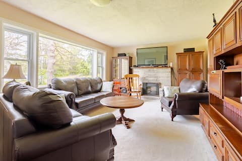 Top Airbnb: The Muskoka River Homestead in Muskoka