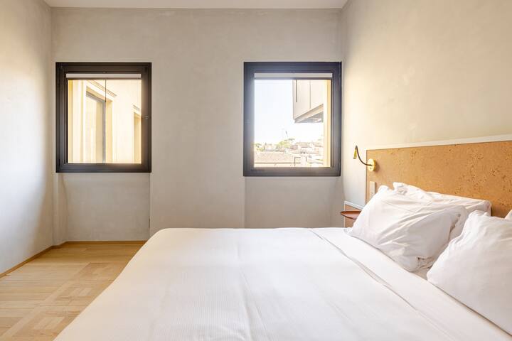 Spanish Steps Exclusive 3BDR gallery image 3