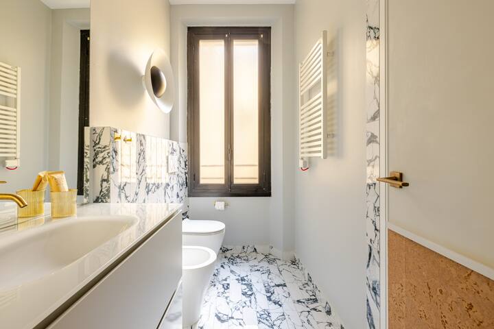 Spanish Steps Exclusive 3BDR gallery image 4