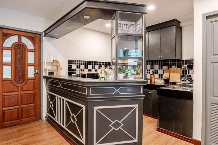 Emquartier｜近BTS铜锣Phrom phong｜Asok｜可住11人 gallery image 5