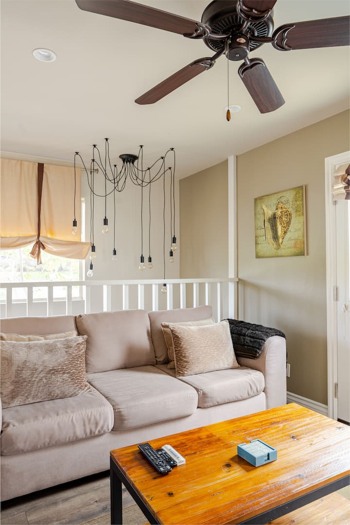 Charming 2 Br Condo Nr. Beach - Crystal Cove State Beach, Newport Beach
