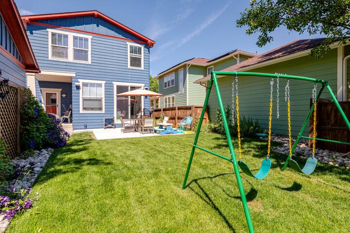 Large, Modern, Family Friendly, Sun-Filled Home! gallery image 2