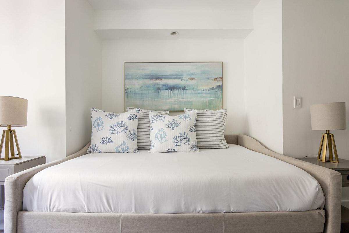 ห้องนอนที่ 3 เตียงควีนไซส์พร้อมรางคู่