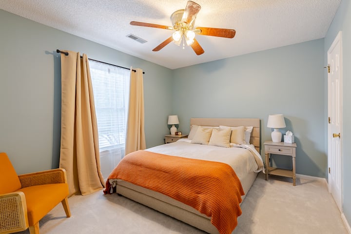 Vo všetkých troch spálňach na vás čaká pohodlie ako v rezorte.