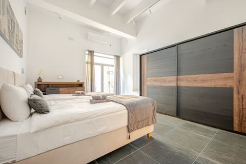 Luxury Apartment with Pool