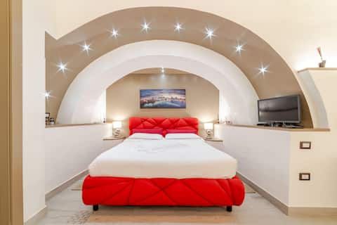 Open space/Queensize bed with shower view