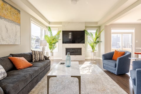 Popular Airbnb listing: Stonebridge Golf Nest in Barrhaven West