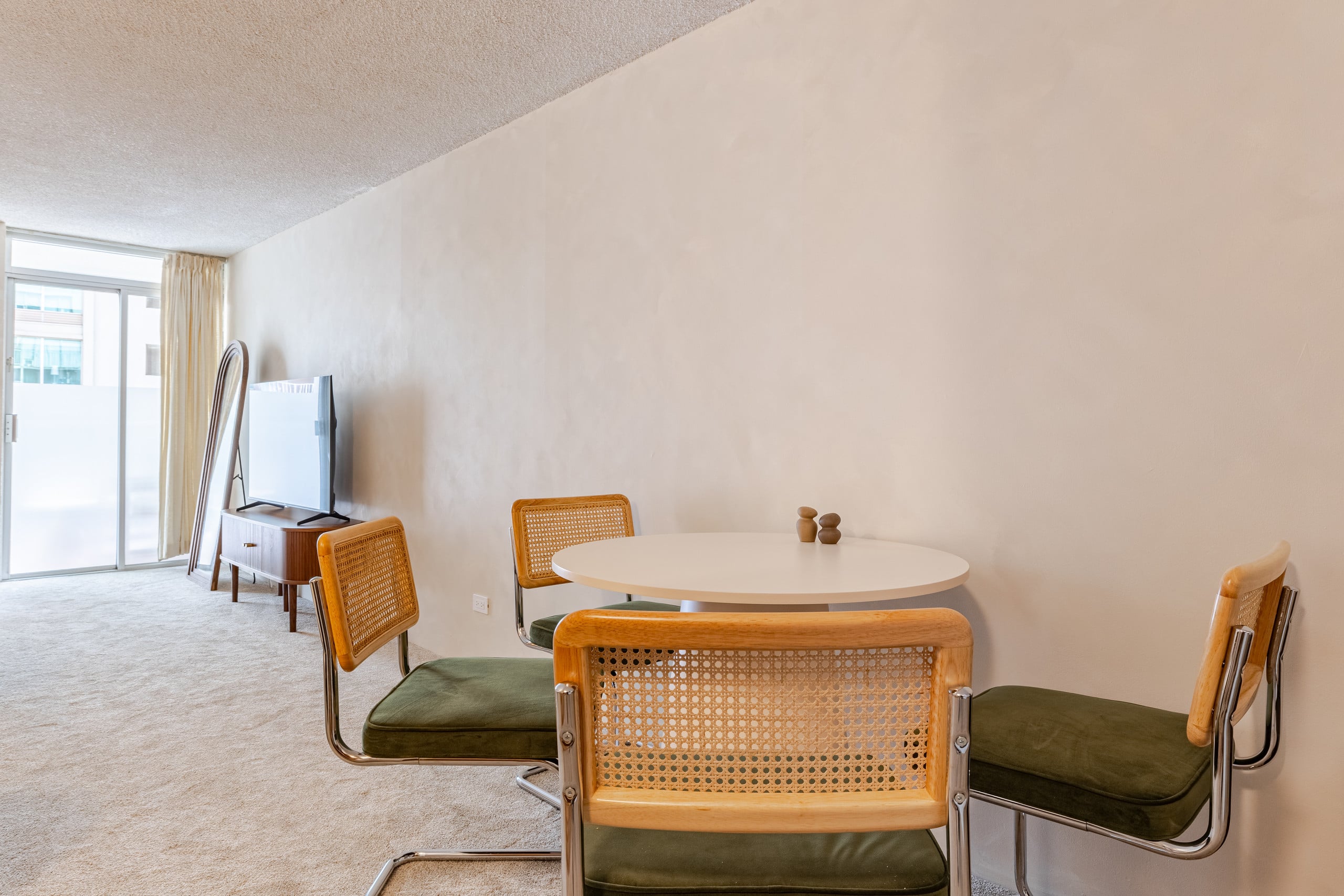 Condo in Honolulu · ★4.66 · Studio · 2 beds · 1 private bath - Image 8