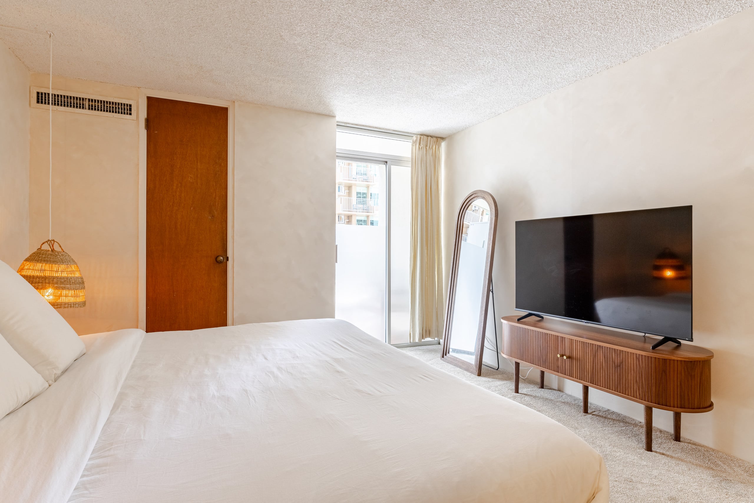 Condo in Honolulu · ★4.66 · Studio · 2 beds · 1 private bath - Image 34