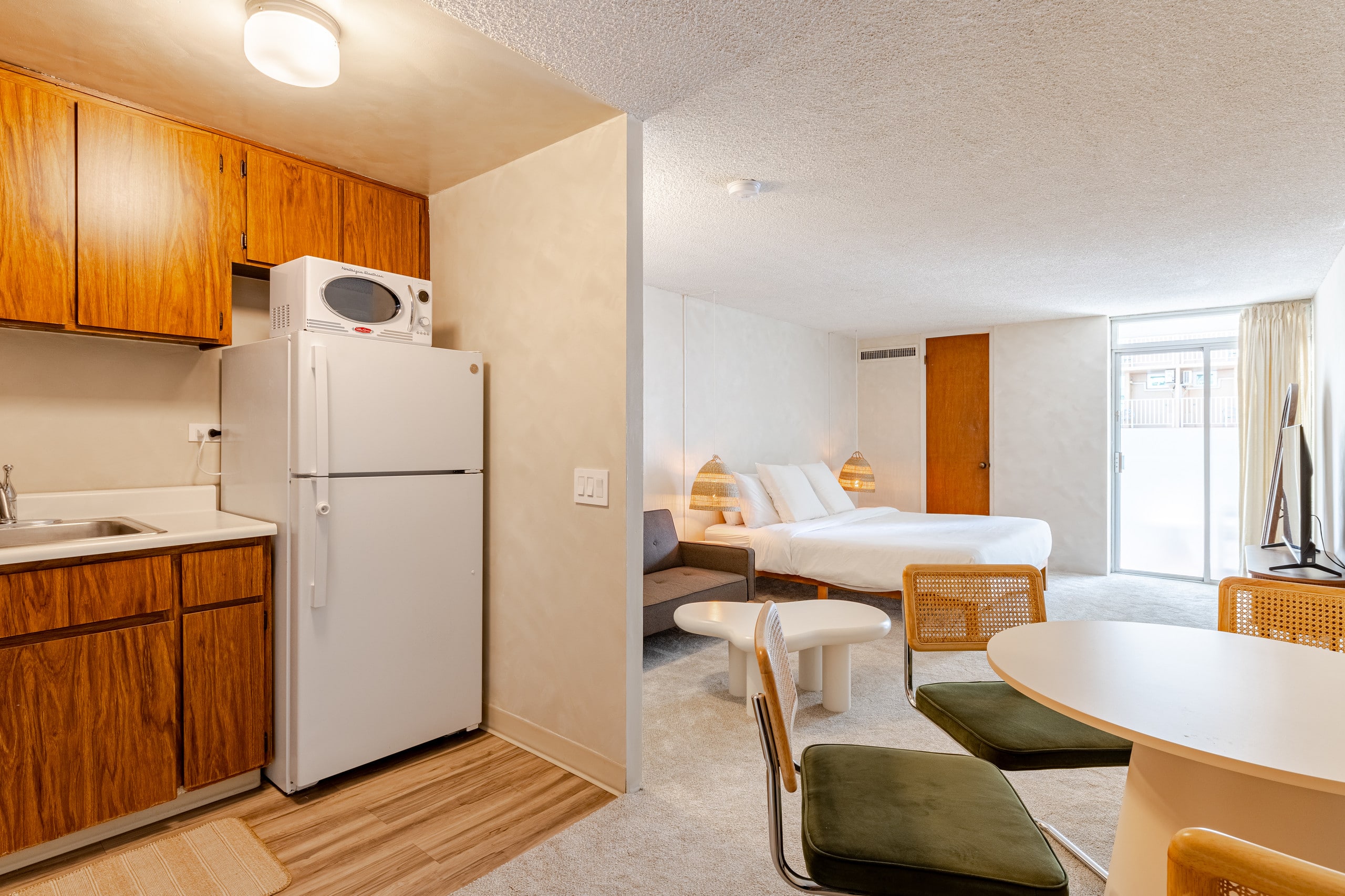 Condo in Honolulu · ★4.66 · Studio · 2 beds · 1 private bath - Image 7