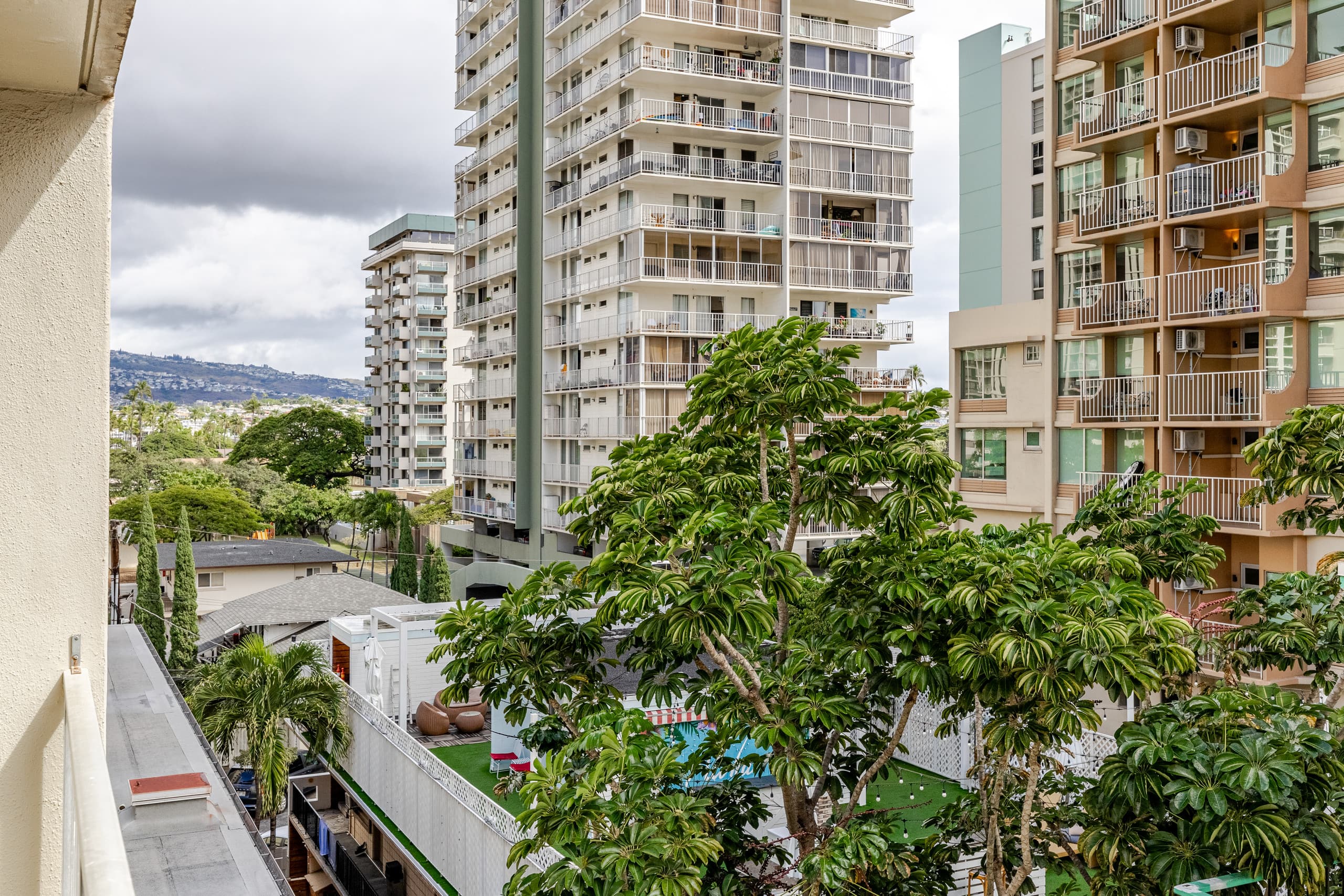 Condo in Honolulu · ★4.66 · Studio · 2 beds · 1 private bath - Image 20