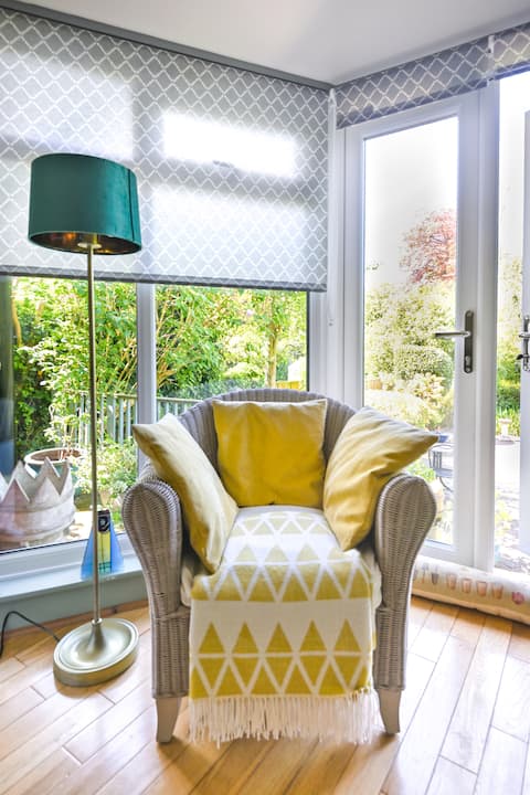 Popular Airbnb listing: Lakeside accommodation close to Sutton town centre in Sutton Coldfield